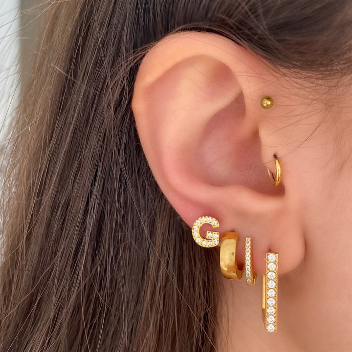 Piercing mit Buchstabe gold wasserfest 18K Lobe