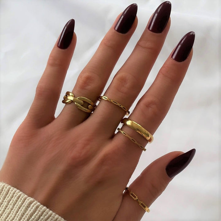 Nivia Ring | 18k gold -plated