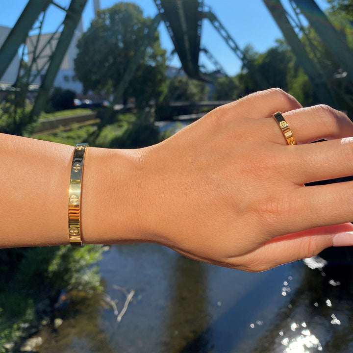 Armreife mit Schrauben Kreuze 18K vergoldet wasserfest