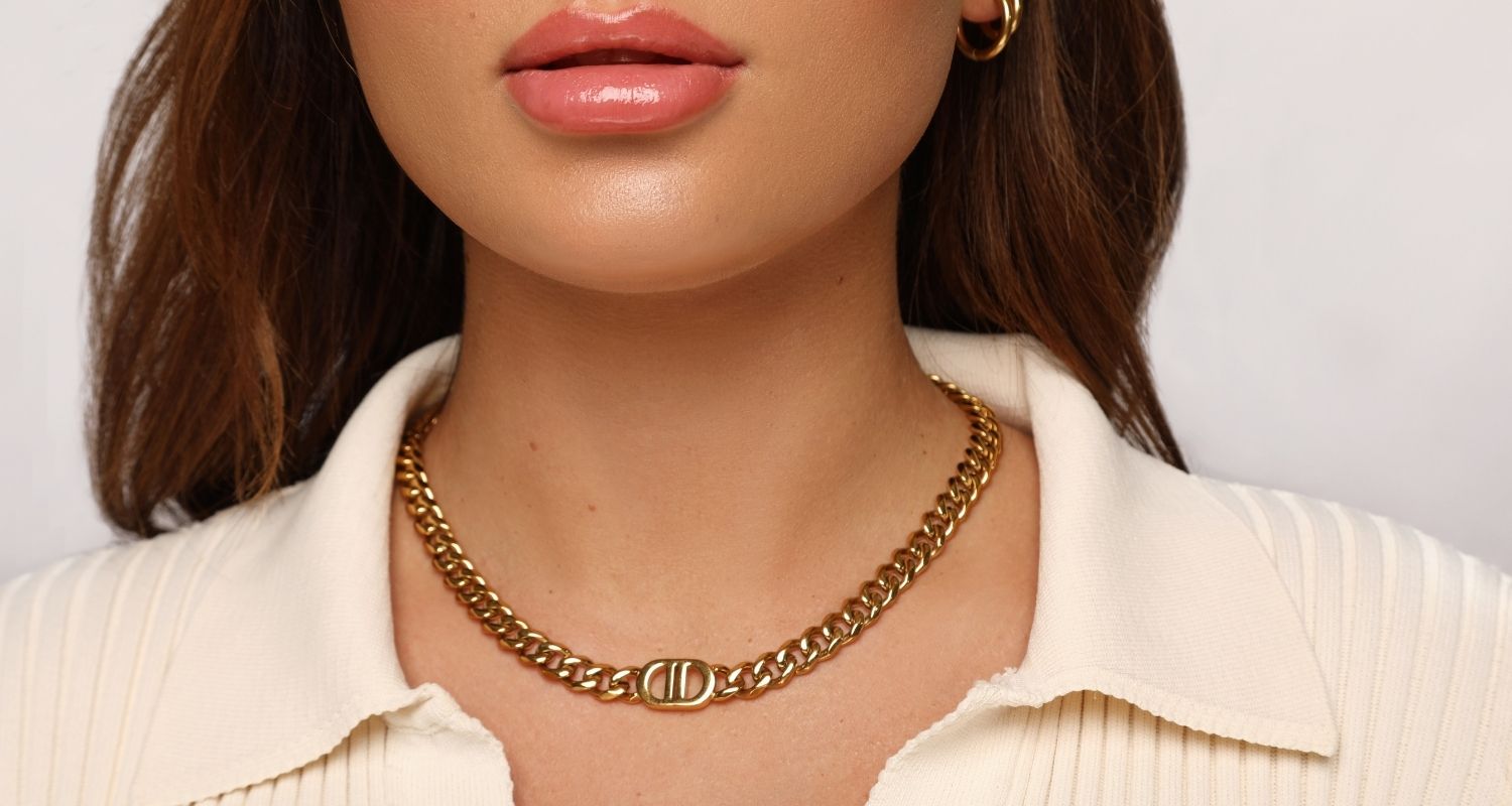 Halskette reinigen: Bringe Dein Schmuckstück zum Strahlen