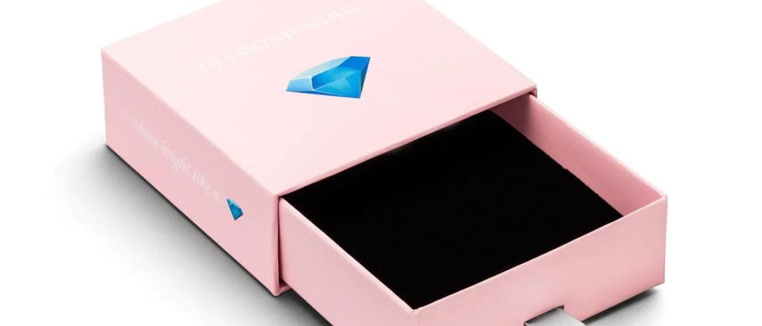 Schmuck verschenken in einer Schmuckbox