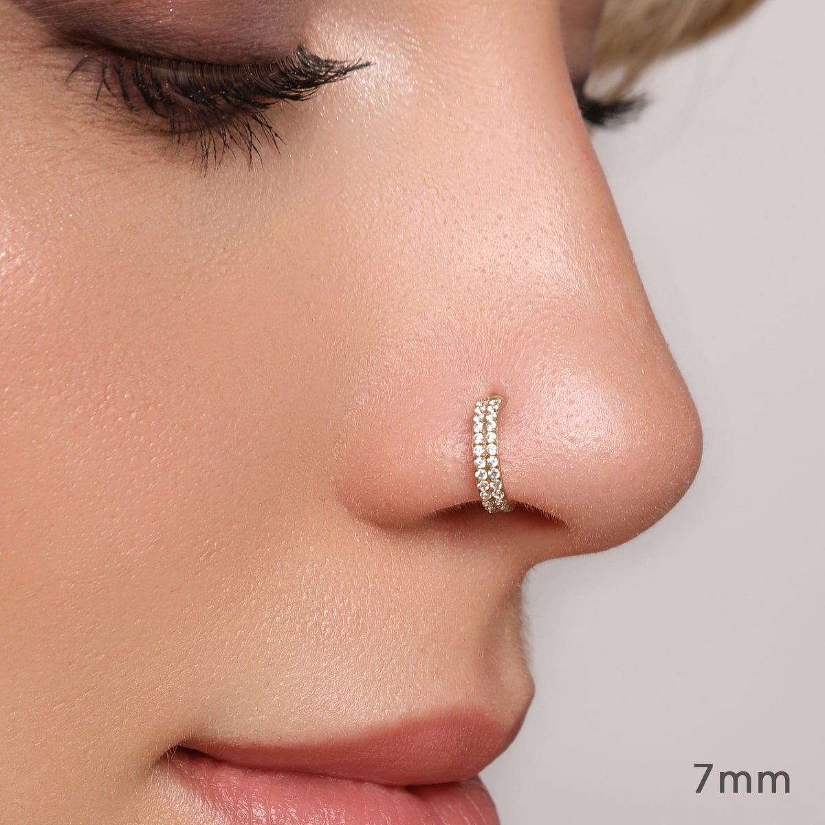 Nasenring mit funkelnden Steinen am Nasenflügel Nostrilpiercing 7mm