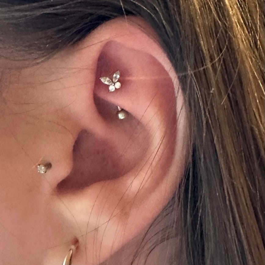 Ohrpiercing Tragus Rook Lobe 18K vergoldet Zirkonia Blume