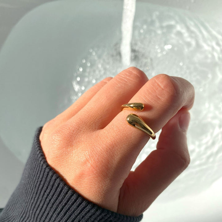 Embraced Ring | 18K gold plated