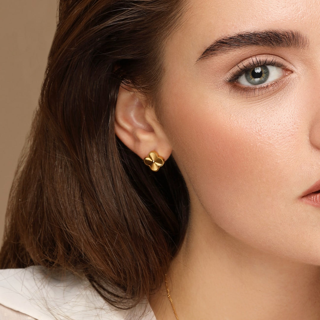 goldene Kleeblatt Ohrstecker klein elegant