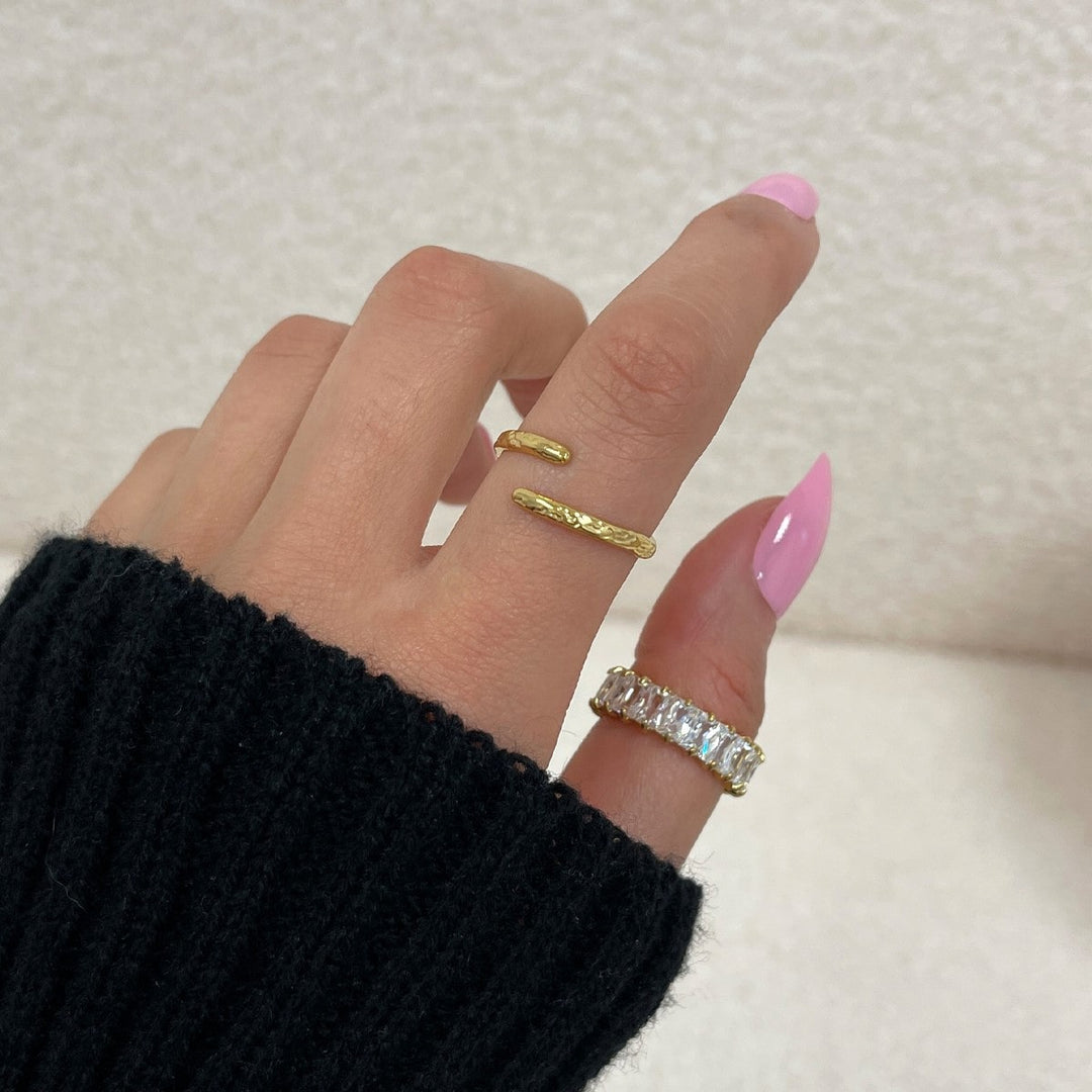 Hautfreundlicher goldener Ring aus Edelstahl