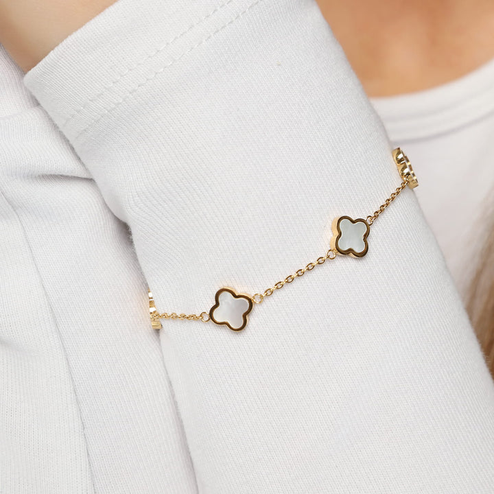 Mini Kleeblatt Armband wasserfest 18K vergoldet Perlmutt