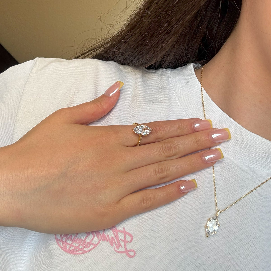 Vergoldeter Ring aus Echtsilber mit Zirkoniastein in Schmuckset
