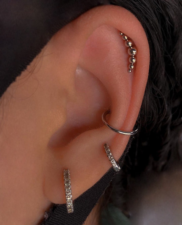 Piercing für das Ohr silber Chirurgenstahl wasserfest Kügelchen