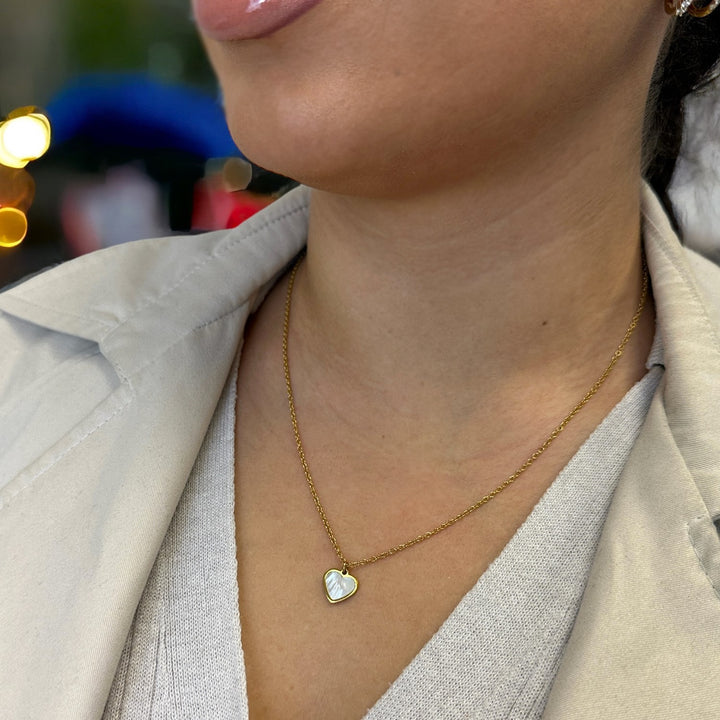 Halskette mit Herz Anhänger Perlmutt 18K vergoldet