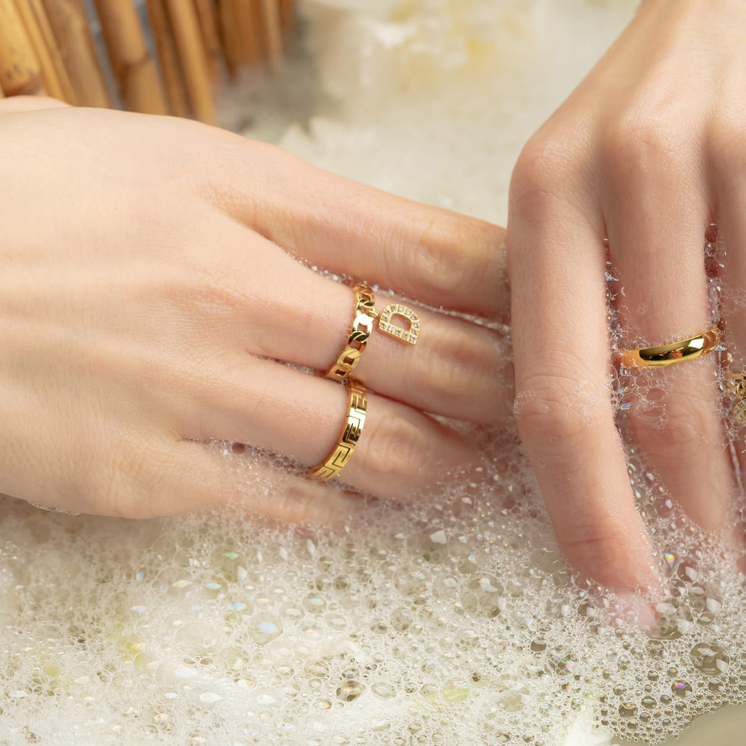 Ring mit griechischem Ornament Muster